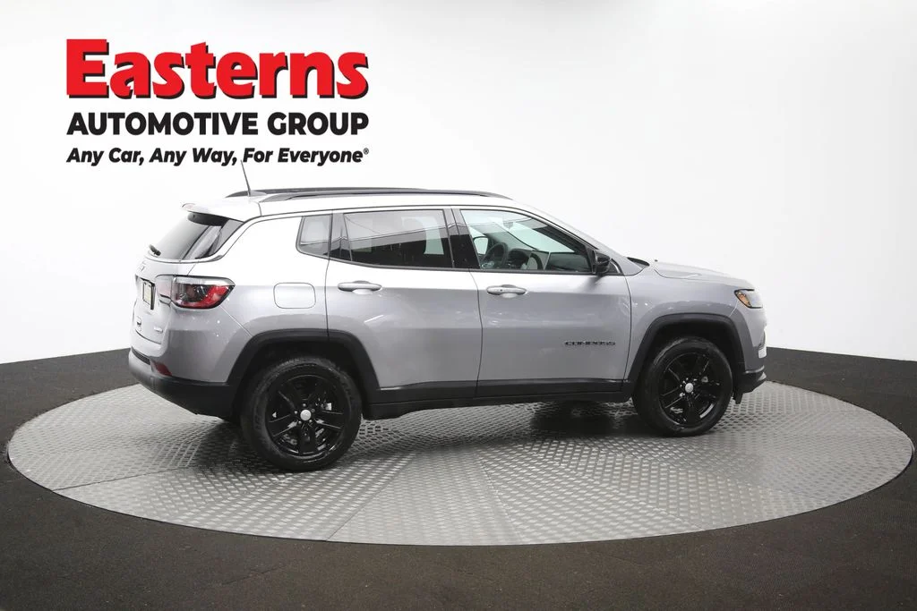 Used 2022 Silver Jeep Latitude image 45