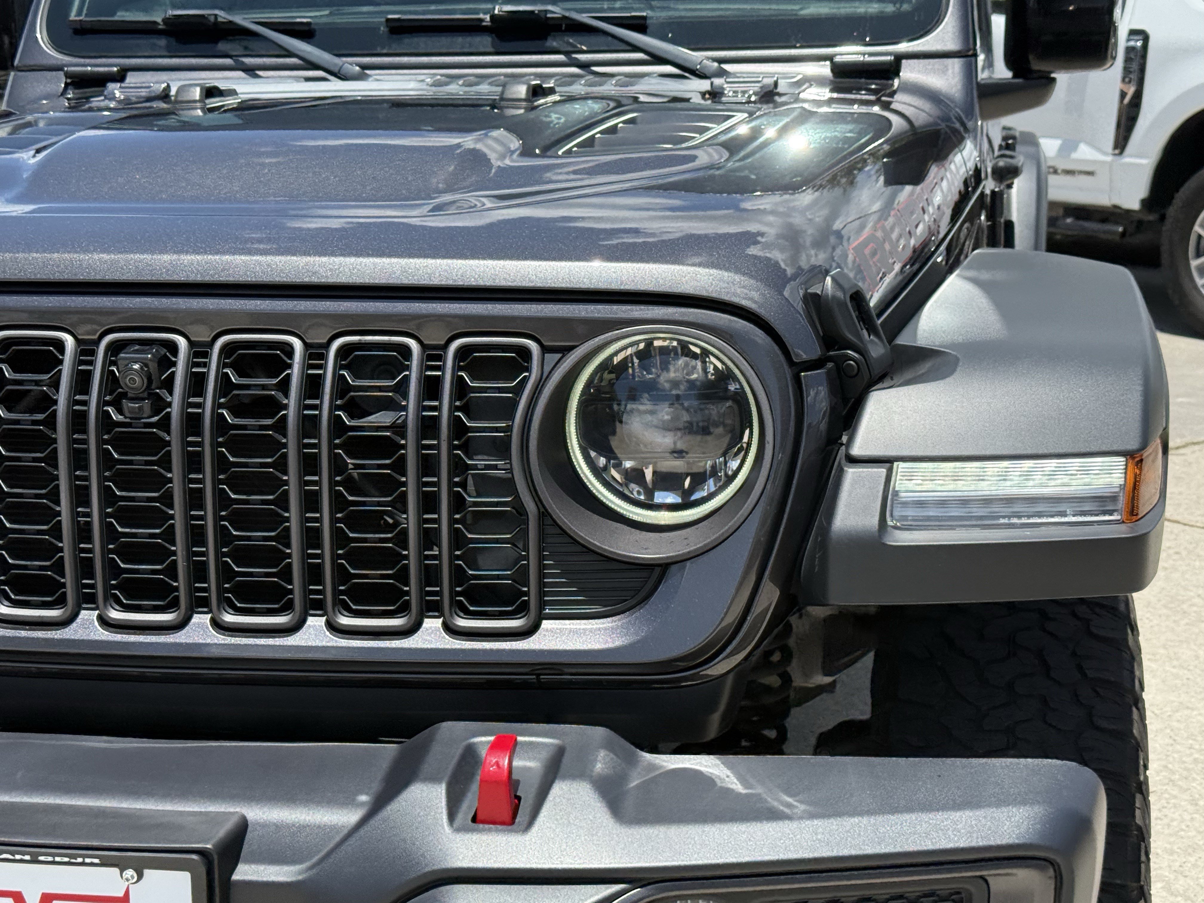 Used 2024 Granite Crystal Metallic Clearcoat Jeep Rubicon image 10