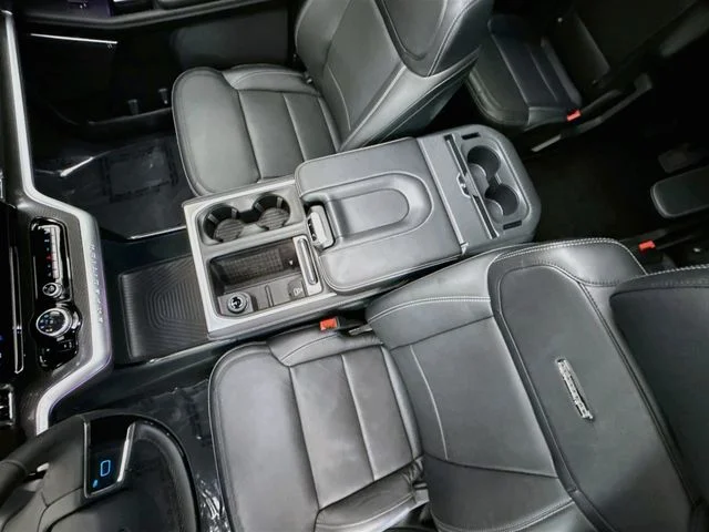 Used 2025 White Metallic Ford Platinum image 23