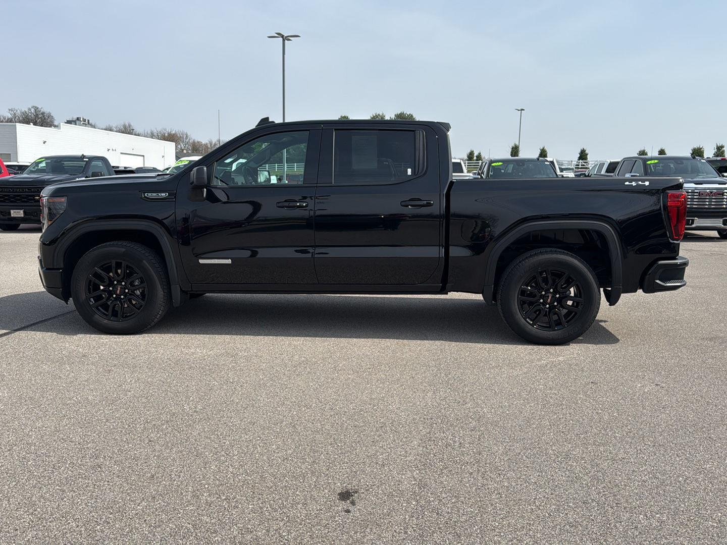 Used 2025 Onyx Black GMC Elevation image 6