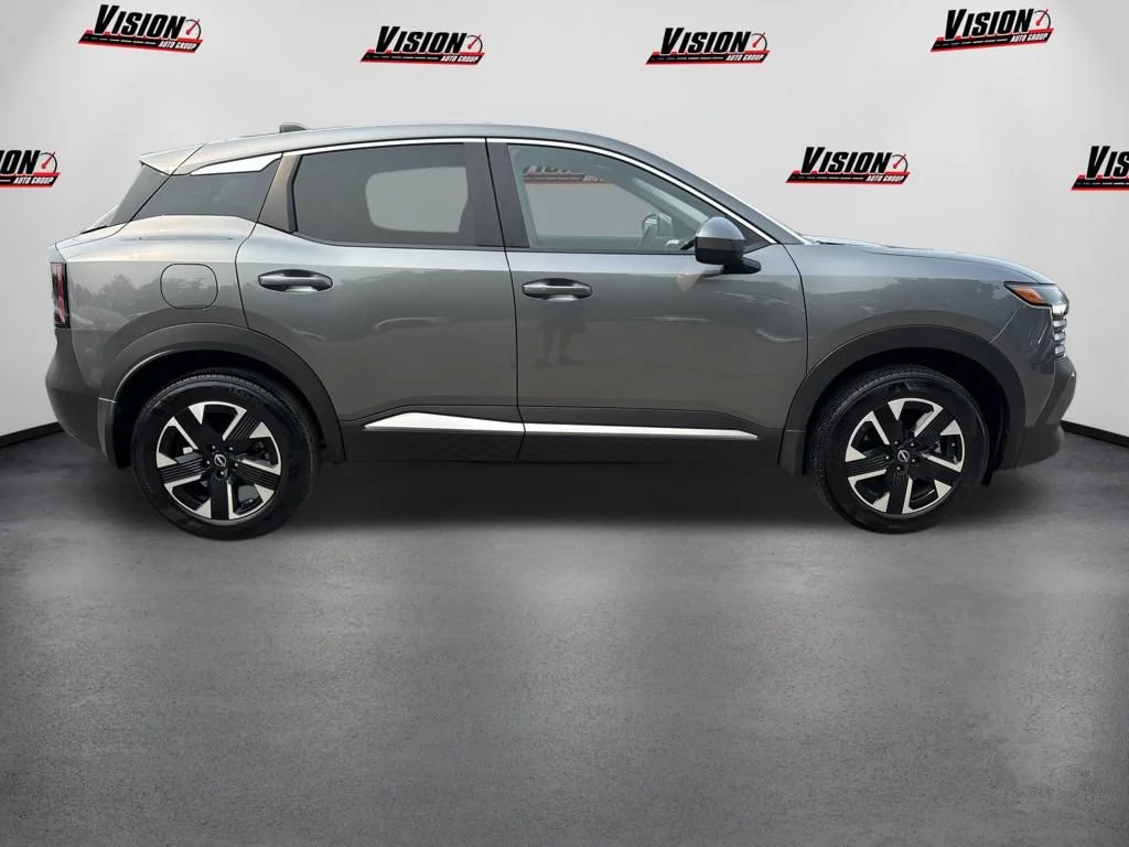 Used 2025 Gray Nissan SV image 4