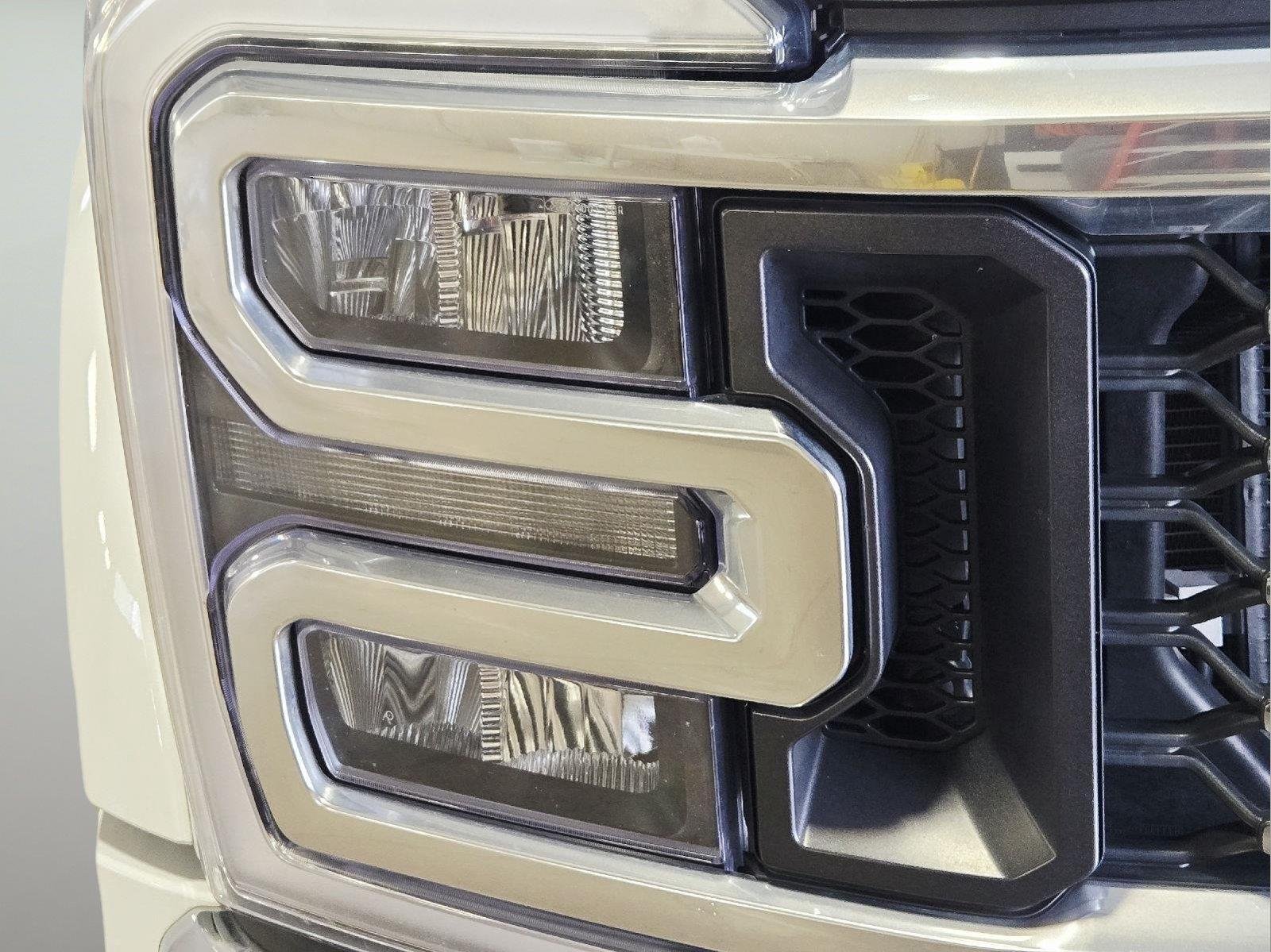 Used 2025 Oxford White Ford LARIAT image 13