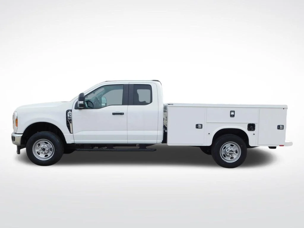 2025 Ford F-350 Super Duty Chassis Cab XL - Photo 7