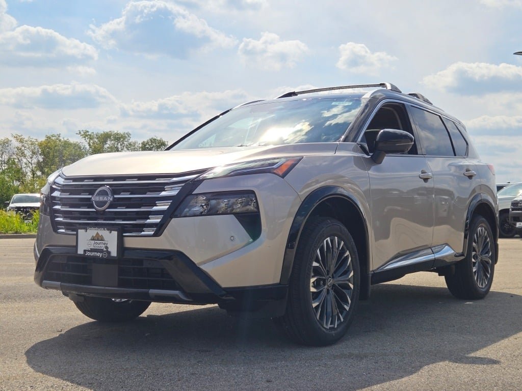 New 2026 Champagne Silver Metallic / Super Black Two-tone Nissan Platinum image 4
