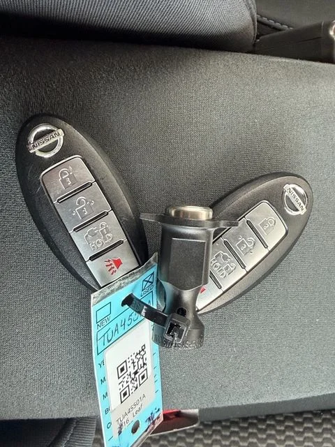Used 2016 Brilliant Silver Nissan S image 19