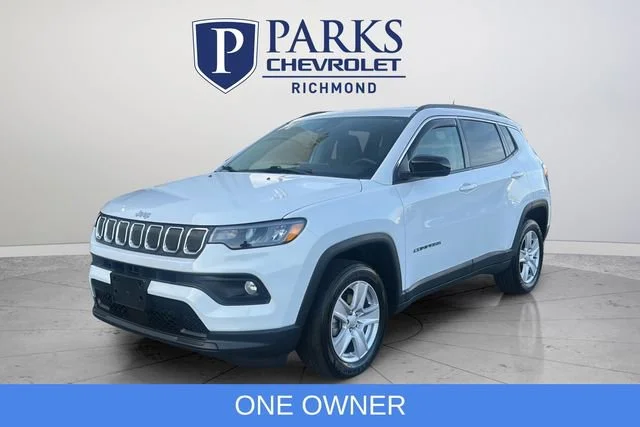 Used 2022 Bright White Clea Jeep Latitude image 3