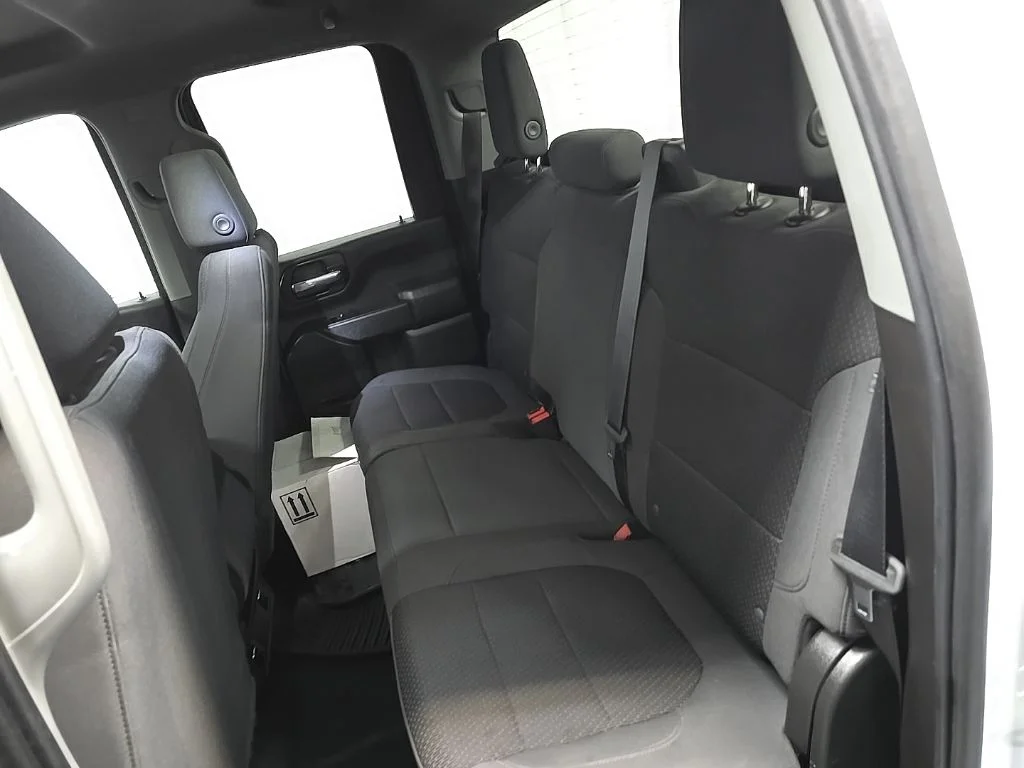 Used 2021 White Chevrolet Custom image 31