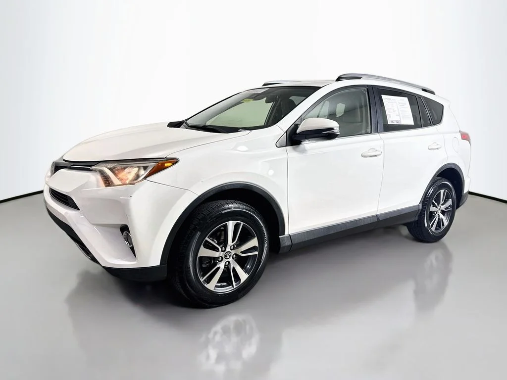 Certified Used 2018 Super White Toyota XLE image 3