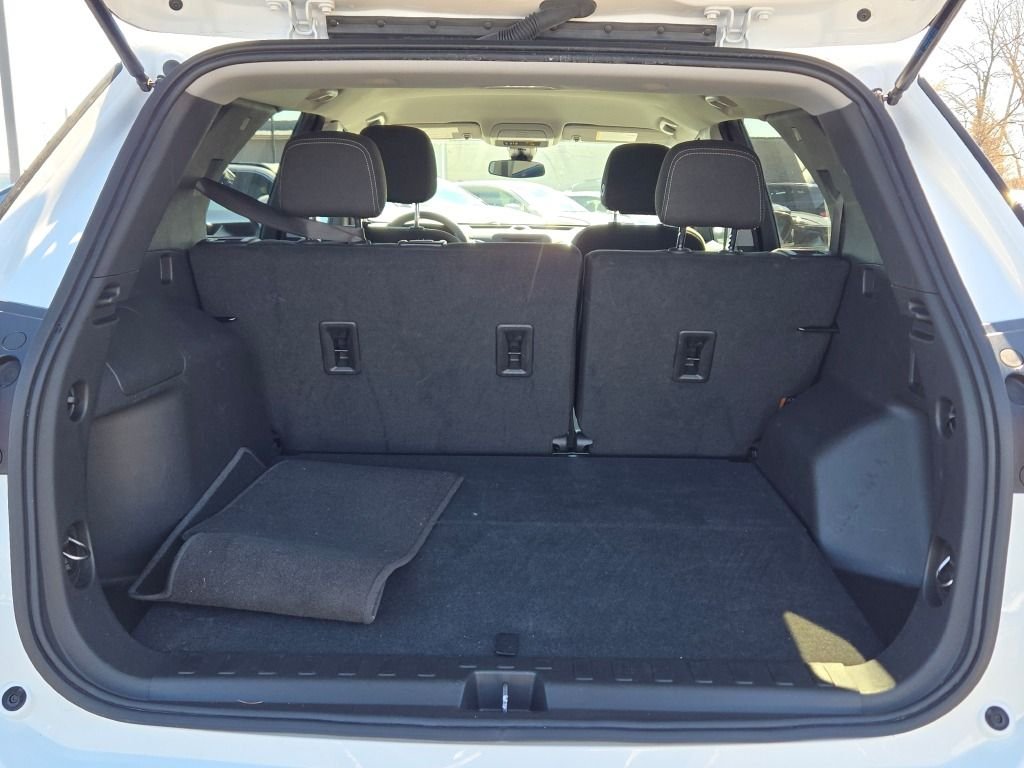 Used 2023 White Chevrolet LT image 14
