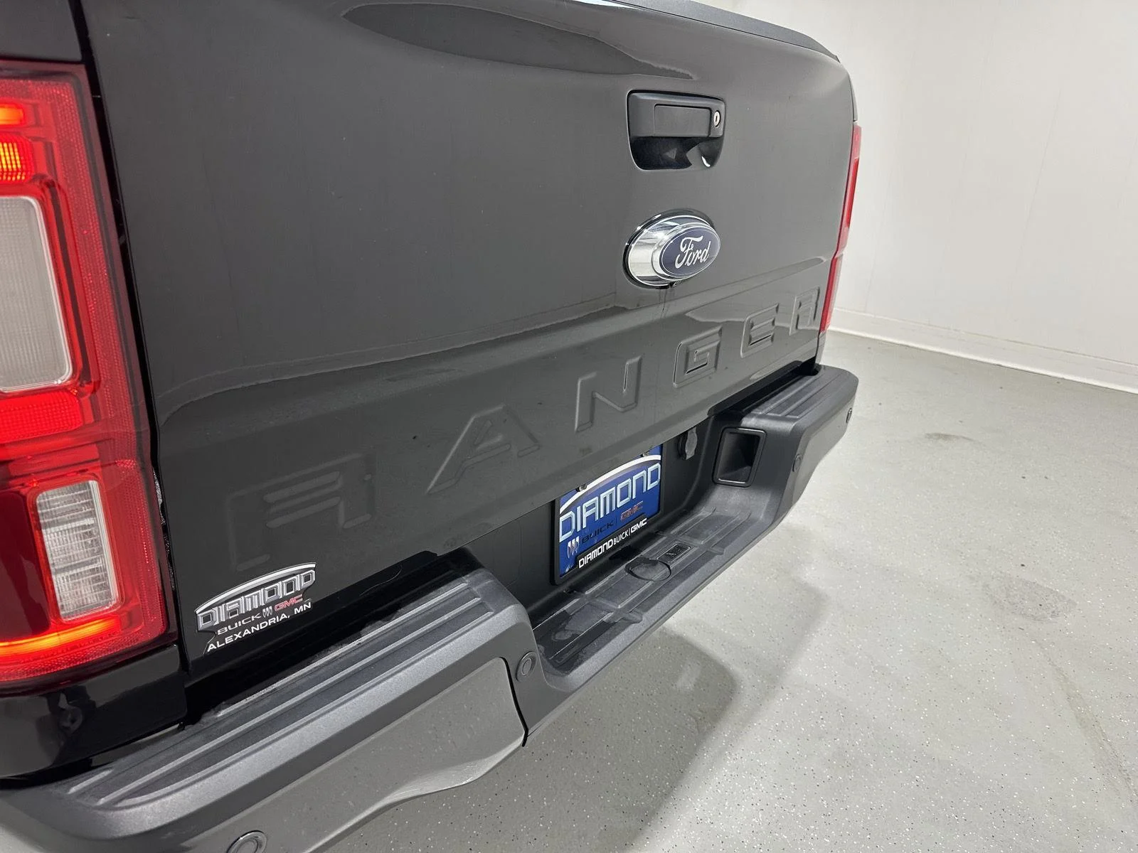 Used 2020 Shadow Black Ford XL image 28