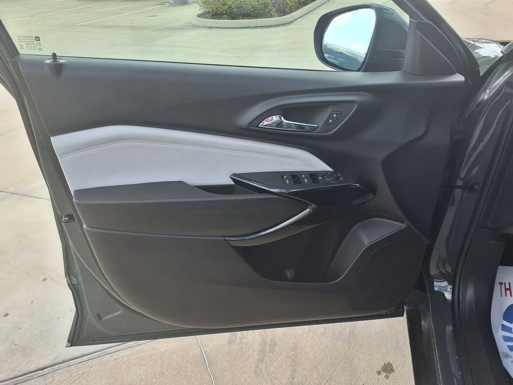 Used 2025 Gray Chevrolet LT image 14