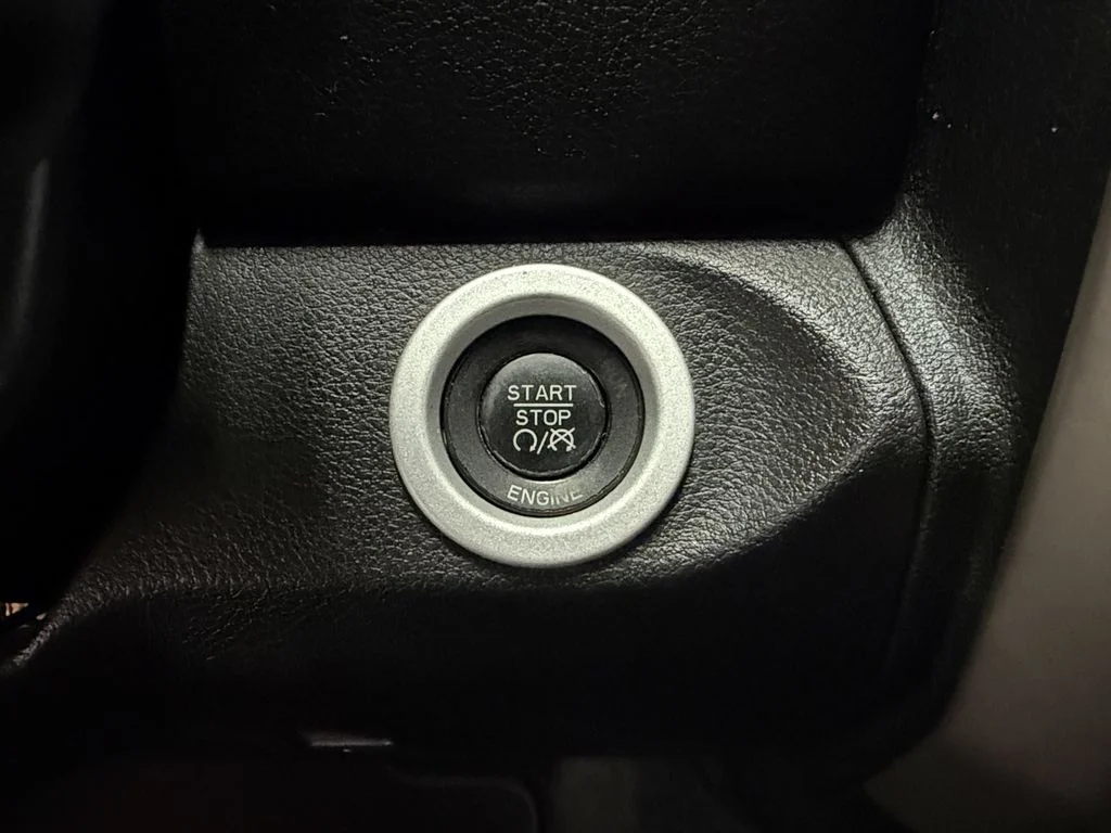 Used 2014 Sil/Silver Ram Laramie image 17