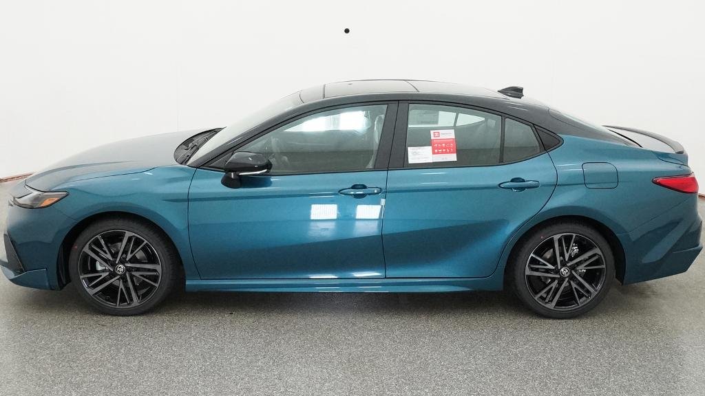 New 2026 Ocean Gem with Midnight Black Metallic roof Toyota XSE image 3