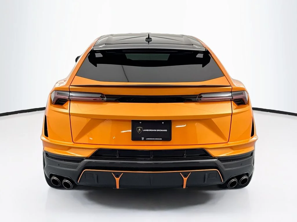 Used 2023  Lamborghini Performante image 6
