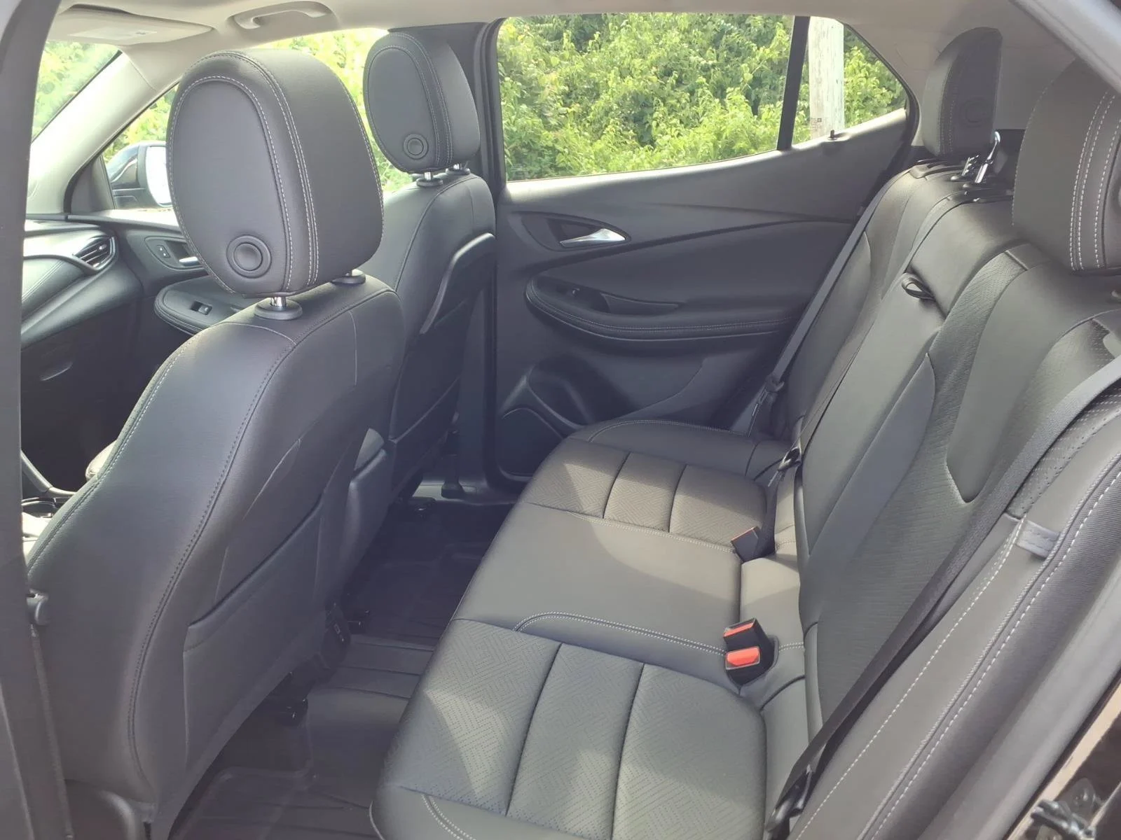 Used 2023 Ebony Twilight Metallic Buick Essence image 27
