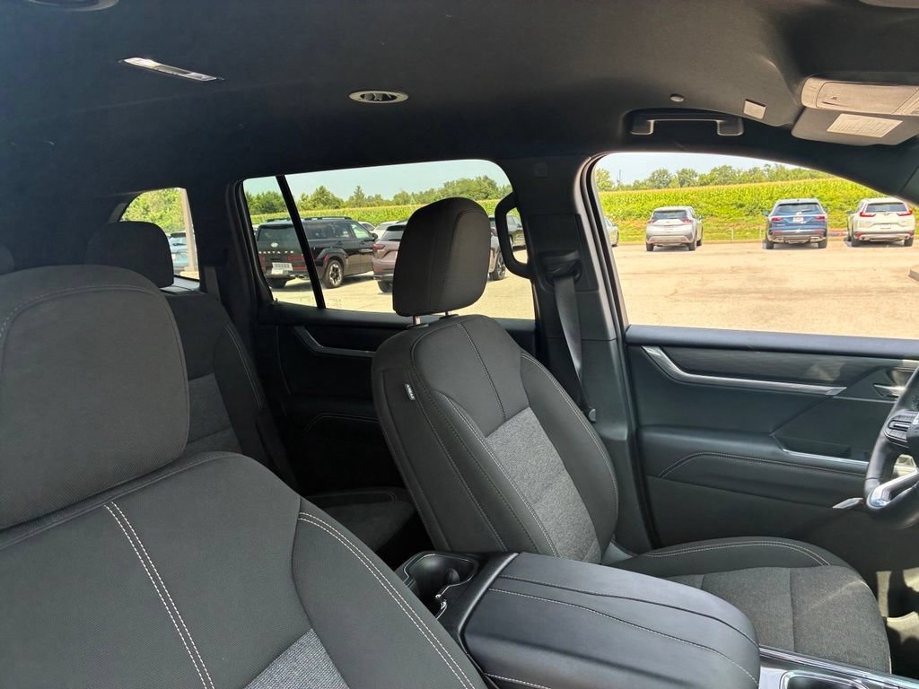 Used 2025 Ebony Twilight Metallic GMC Elevation image 16