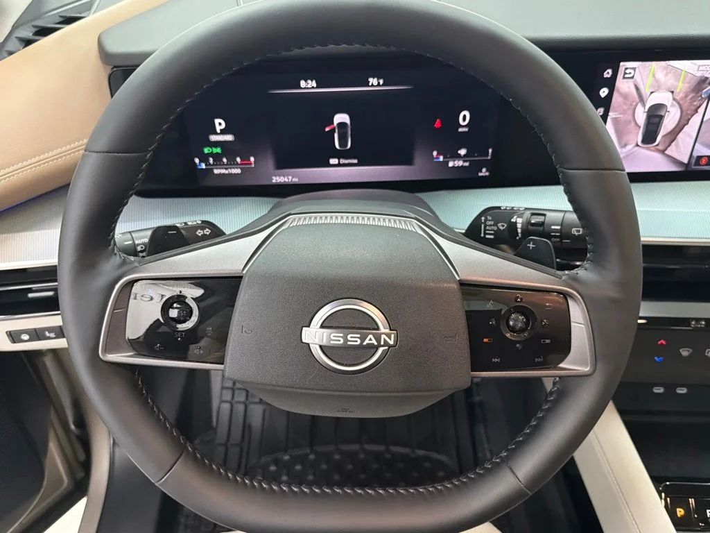 Used 2025 Gold Nissan Platinum image 22