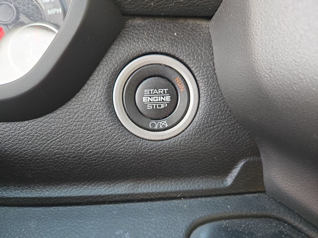Used 2022 White Ram Laramie image 12