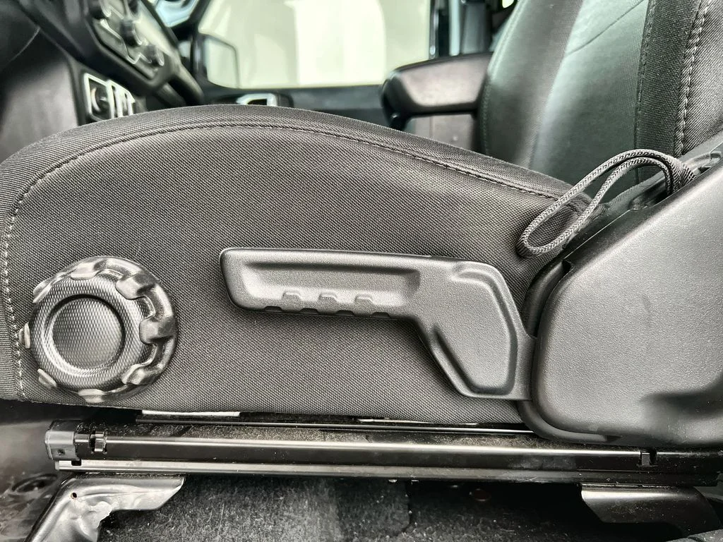 Used 2018 Black Jeep Unlimited Sport S image 14