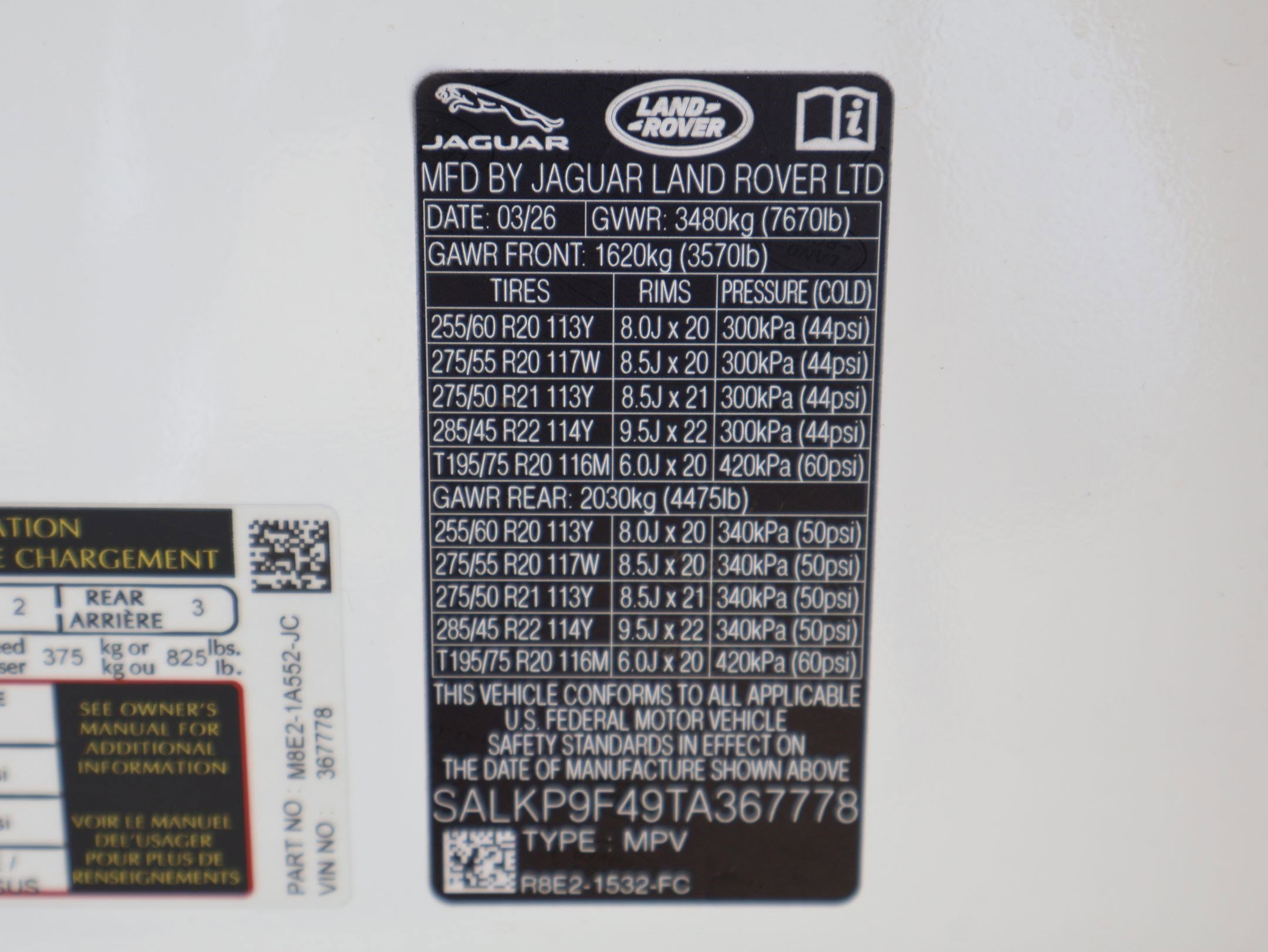 New 2026 Ostuni Pearl White LAND ROVER P550e SE image 18