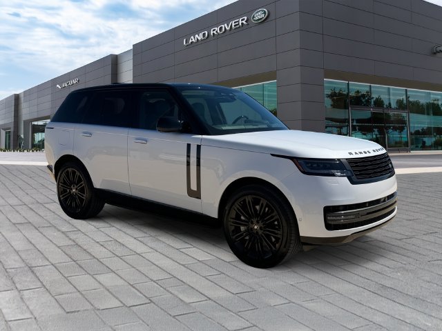 Used 2025 Ostuni Pearl White Premium Metallic Land Rover SE image 7