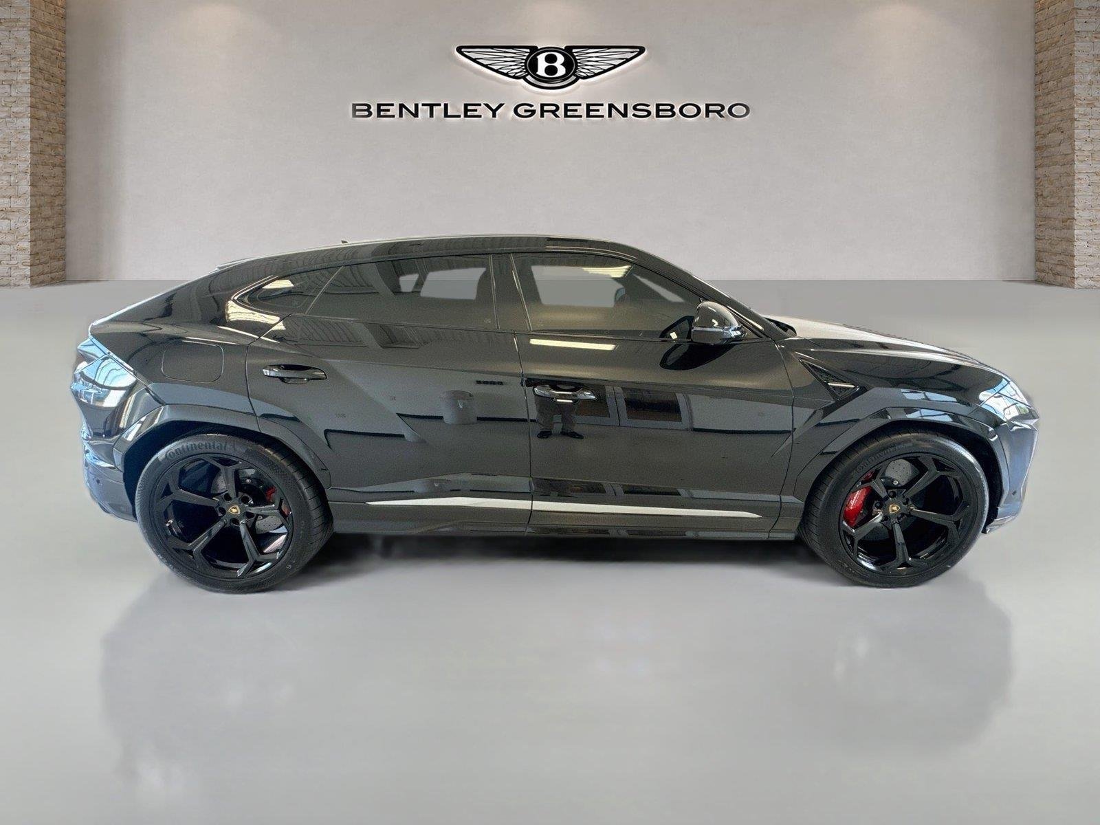 Used 2020 Nero Helene Metallic Lamborghini Base image 9