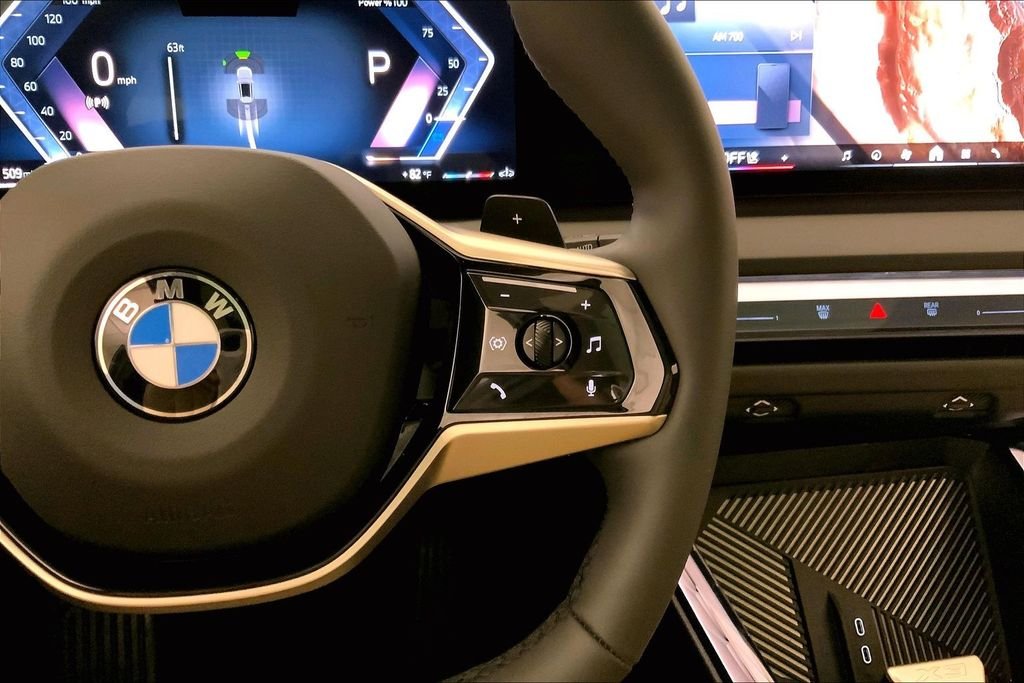 Used 2025 Skyscraper Grey Metallic BMW  image 19