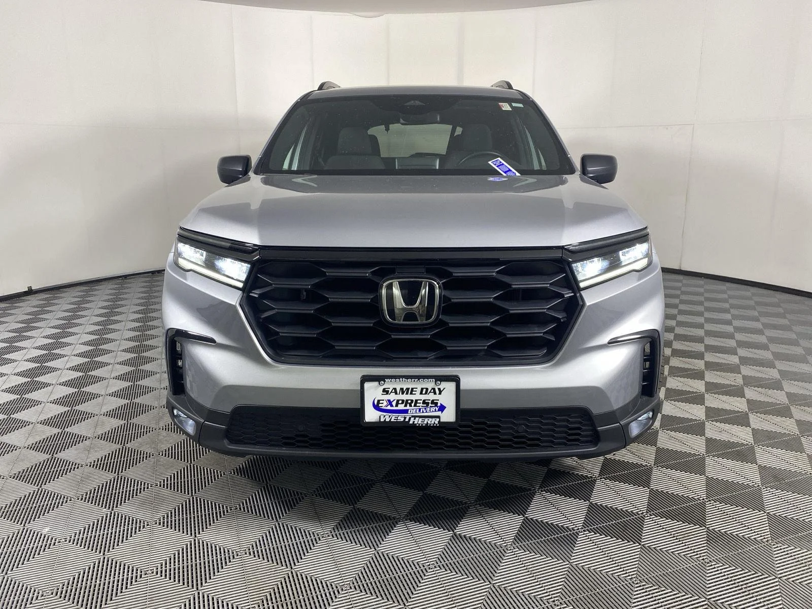 Used 2025 Lunar Silver Metallic Honda Sport image 2