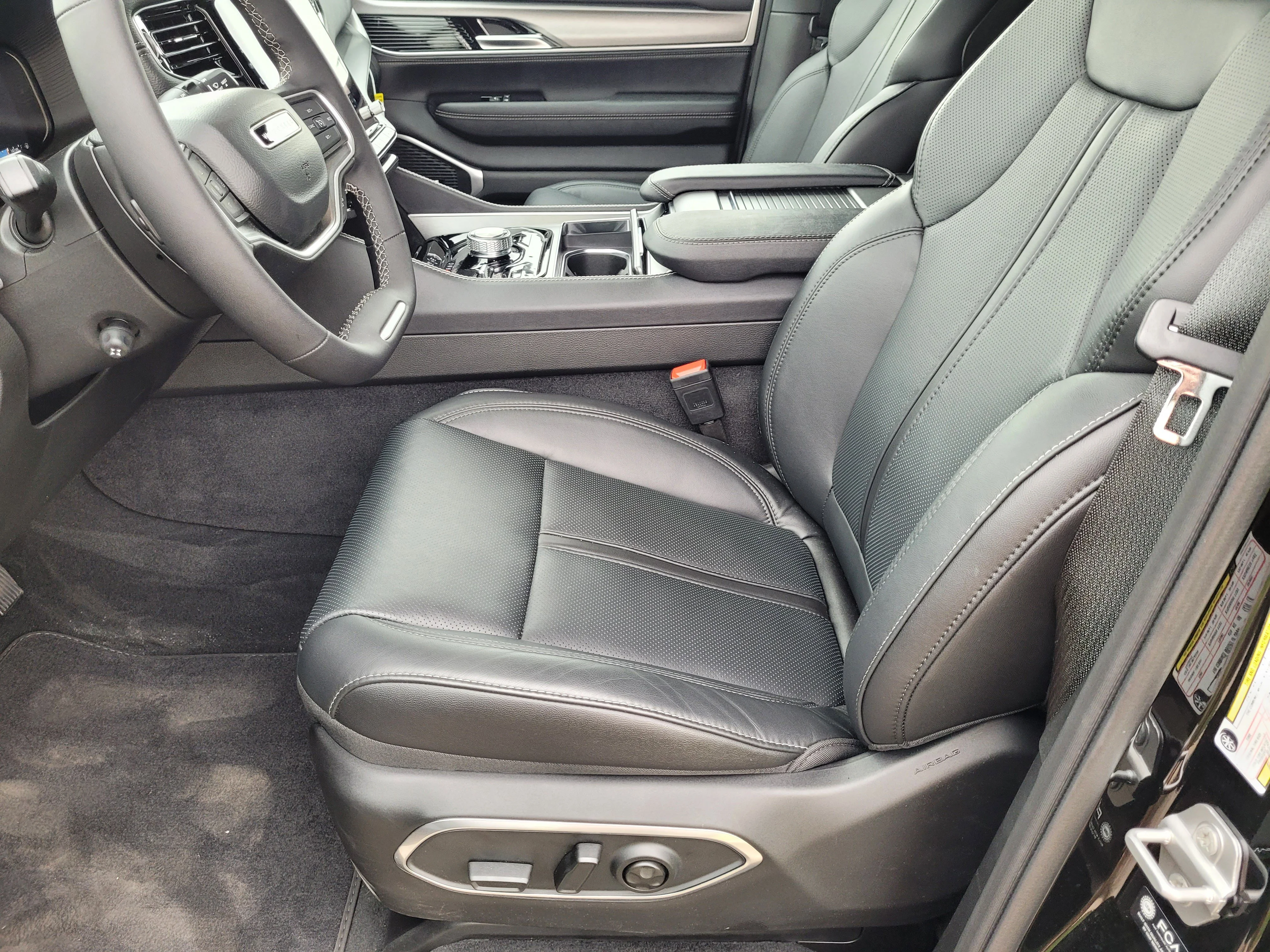 2025 Jeep Wagoneer Series I - Photo 6