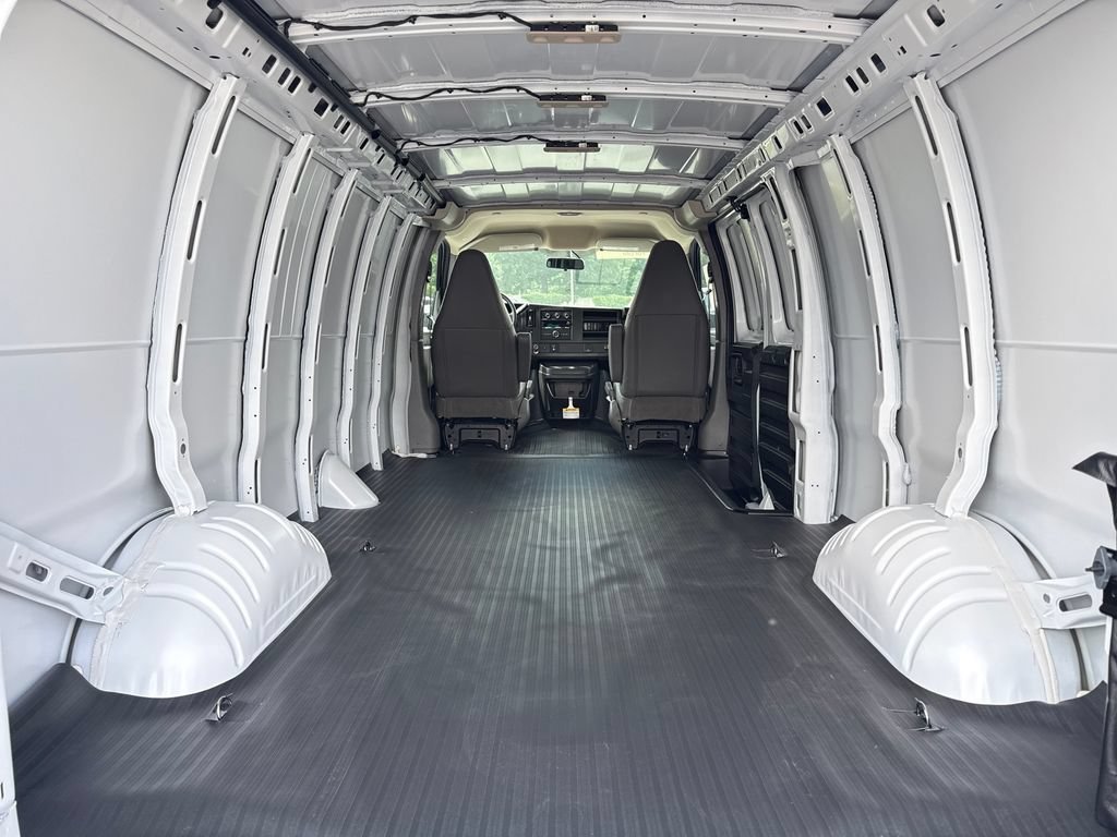 2026 Chevrolet Express Cargo Work Van - Photo 17