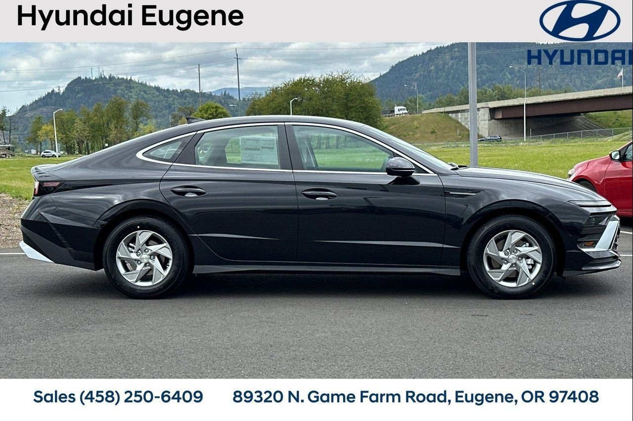 New 2025 Blue Hyundai SE image 3