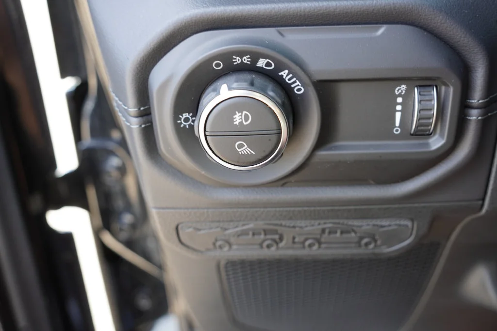 Certified Used 2026 Black Clearcoat Jeep Mojave image 22
