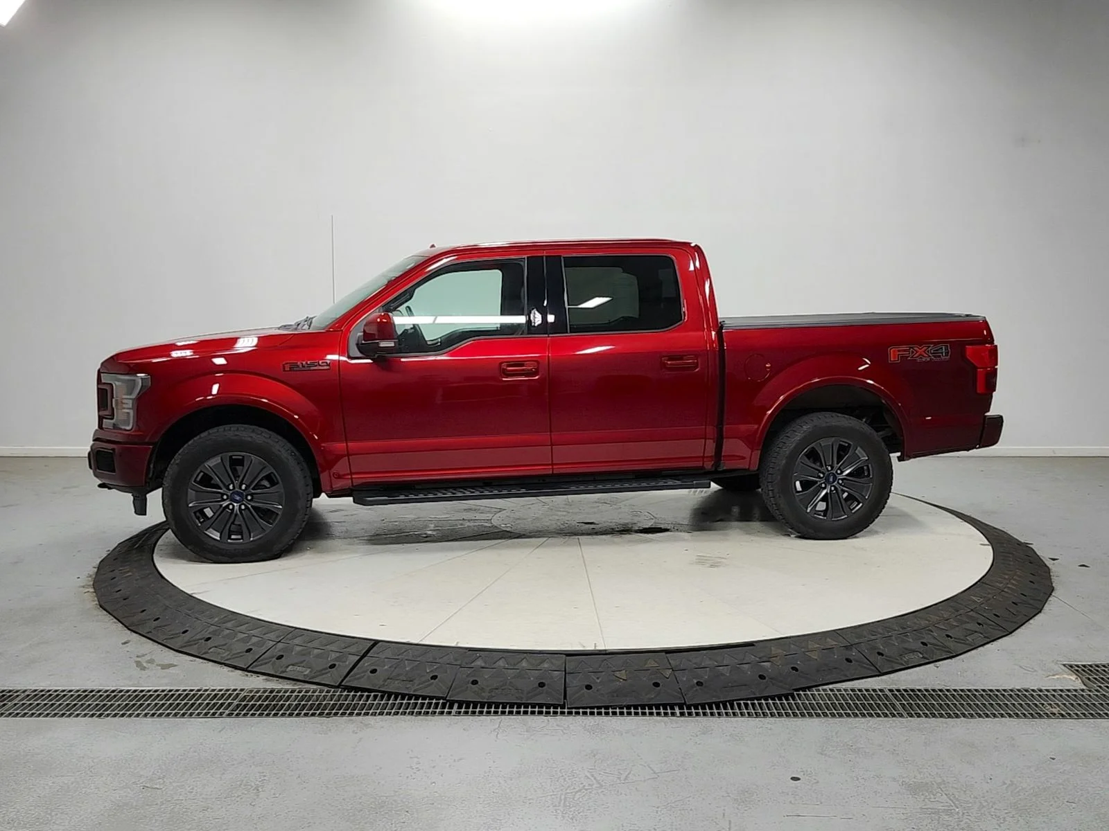 Used 2018 Red Ford Lariat image 5