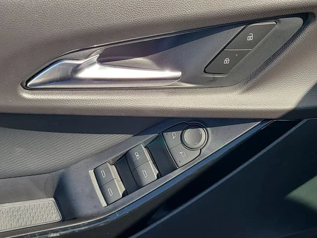 New 2027 Summit White Chevrolet LT image 19