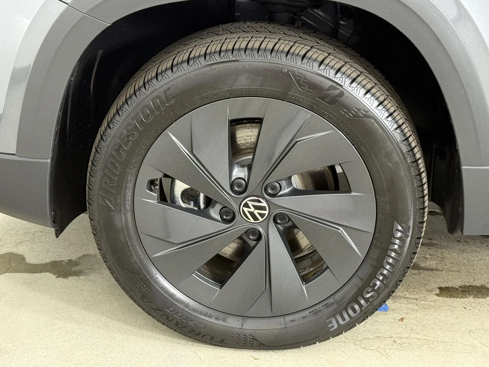 New 2027 Platinum Gray Metallic Volkswagen S image 11