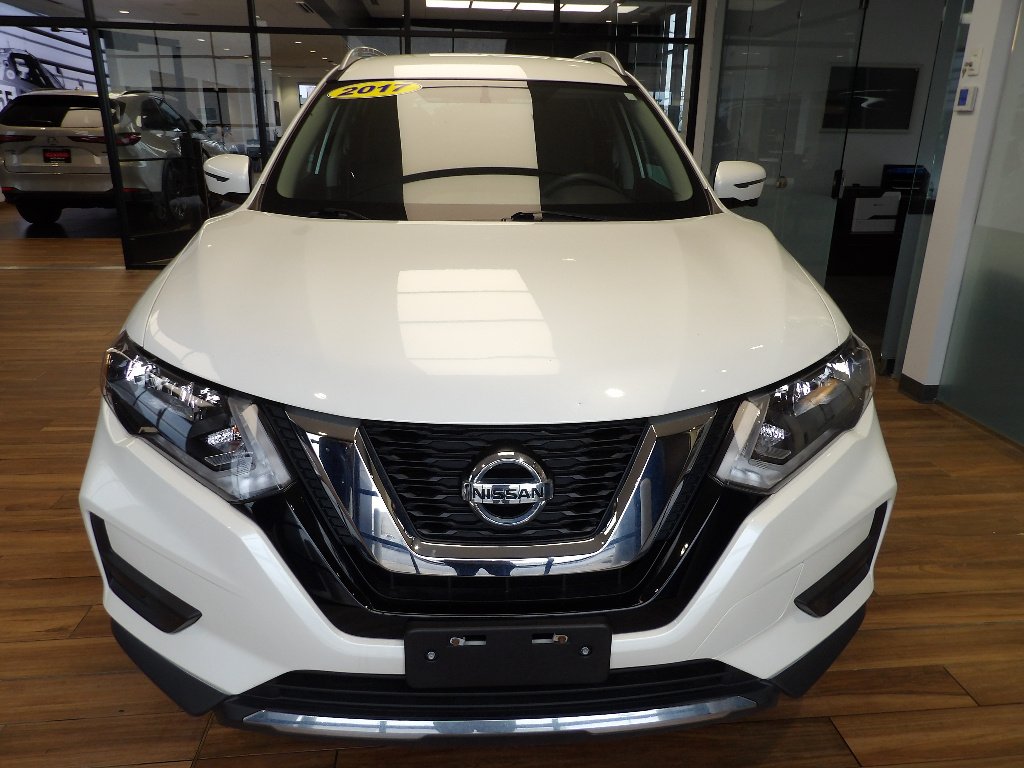 Used 2017 Nissan Rogue SV with VIN 5N1AT2MV3HC746655 for sale in Cleveland, OH