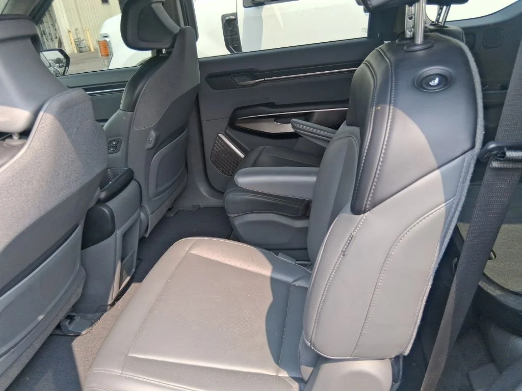 Used 2024 Black Kia Light Long Range image 12