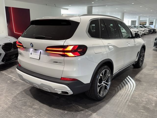 New 2026 Mineral White Metallic BMW xDrive40i image 7