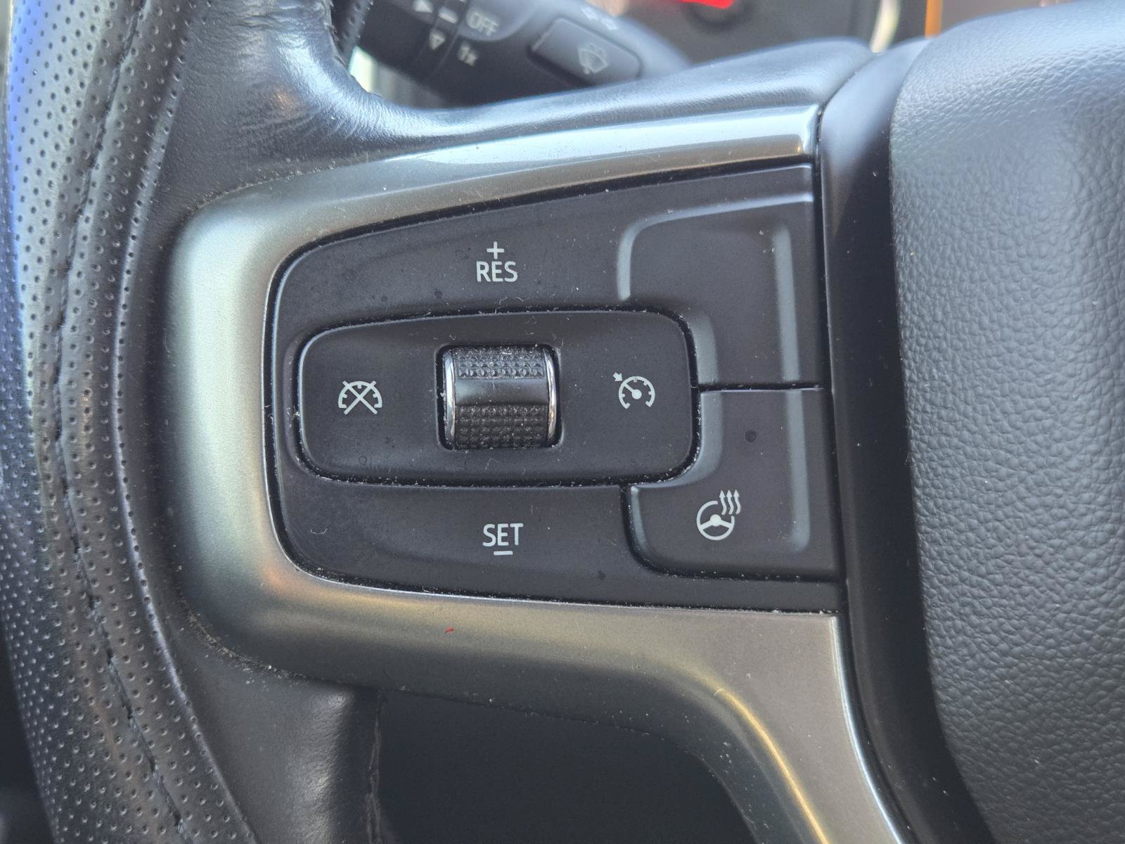 Used 2019 SUMMIT WHITE Chevrolet RST image 24