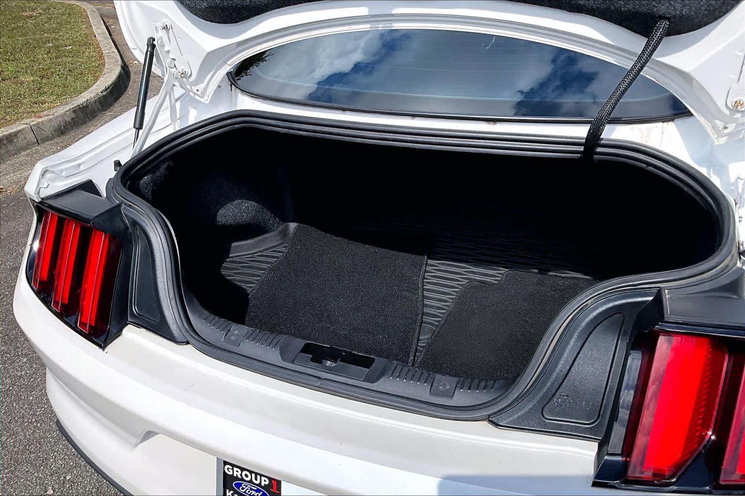 Used 2017 White Platinum Metallic Tri-Coat Ford GT Premium image 30