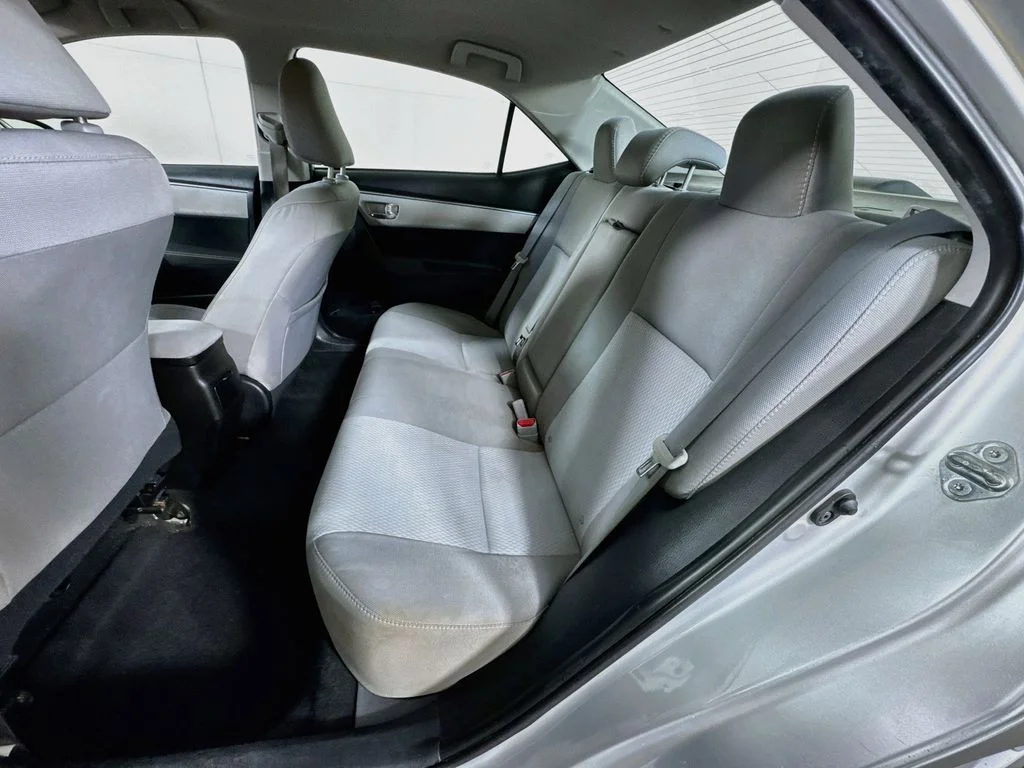 Used 2015 Silver Toyota LE image 28