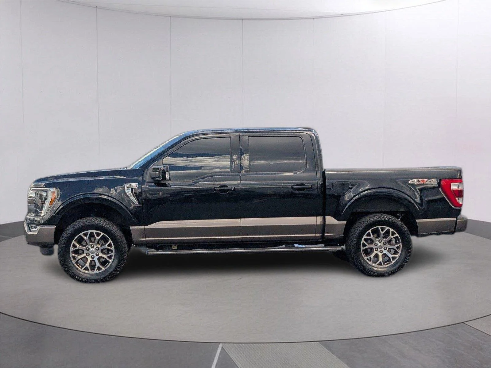 Used 2021 Agate Black/Stone Gray Ford King Ranch image 2