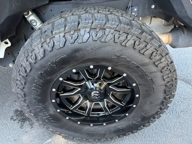 Used 2020 White Jeep Overland 4x4 image 19
