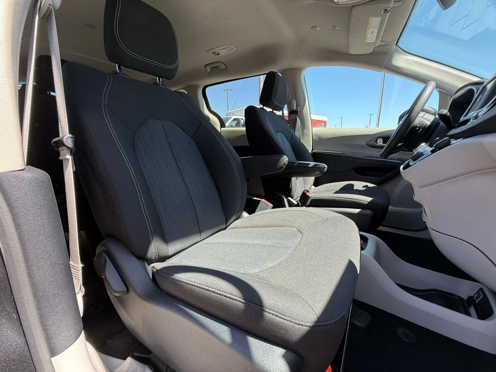 Used 2023 Black Chrysler LX image 16
