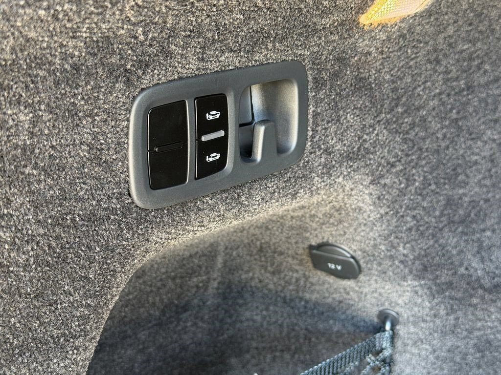 Used 2025 Gravity Gray Bentley Azure image 38