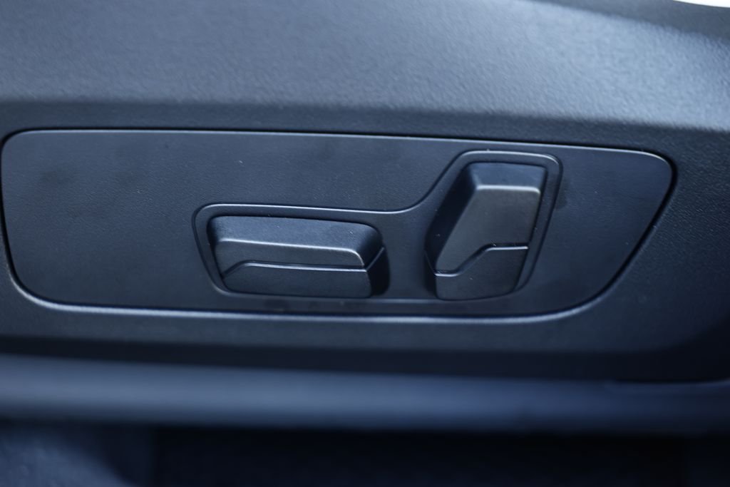 New 2027 C31 BMW xDrive28i image 19