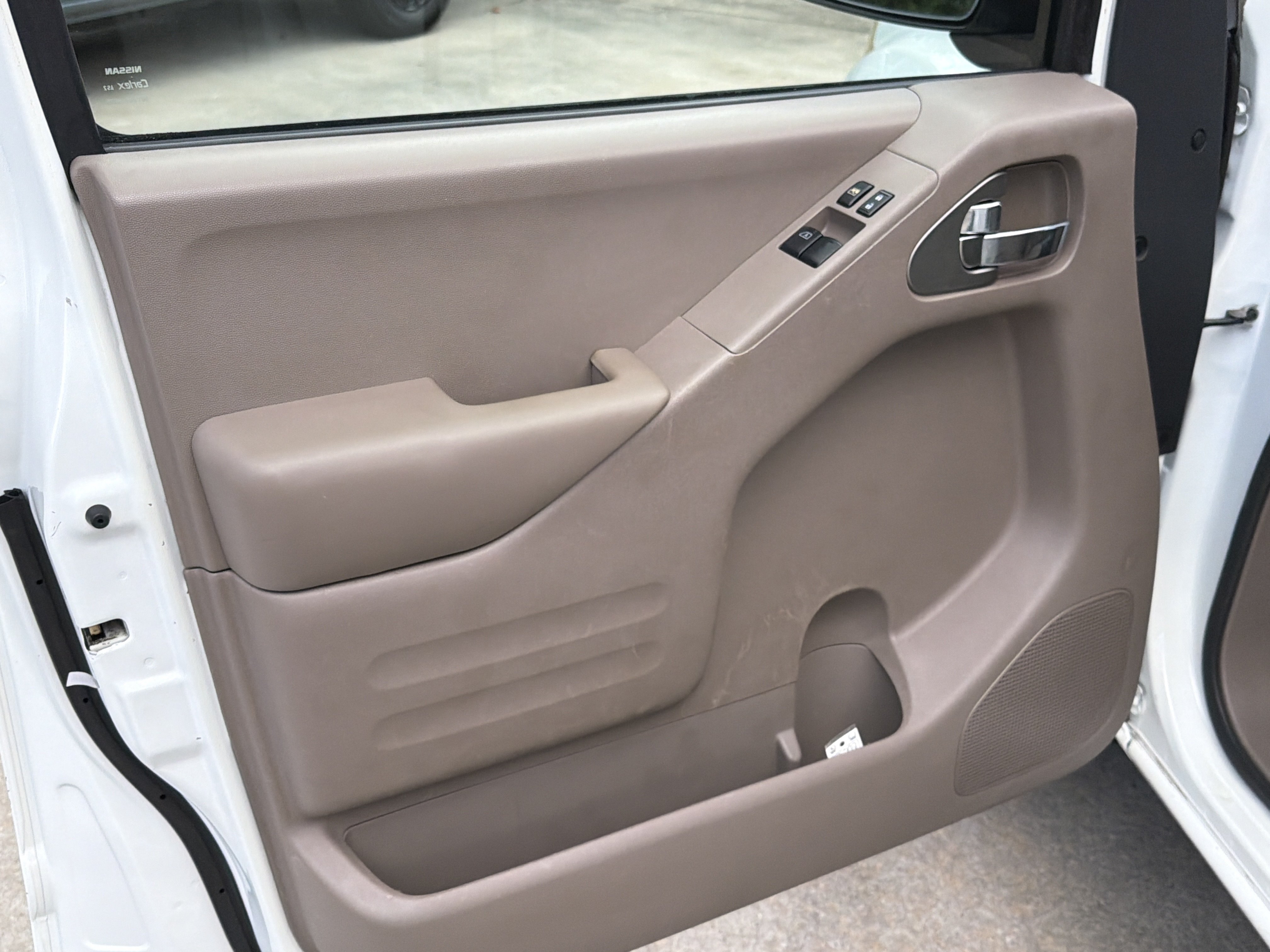 Used 2017 Glacier White Nissan SV image 11