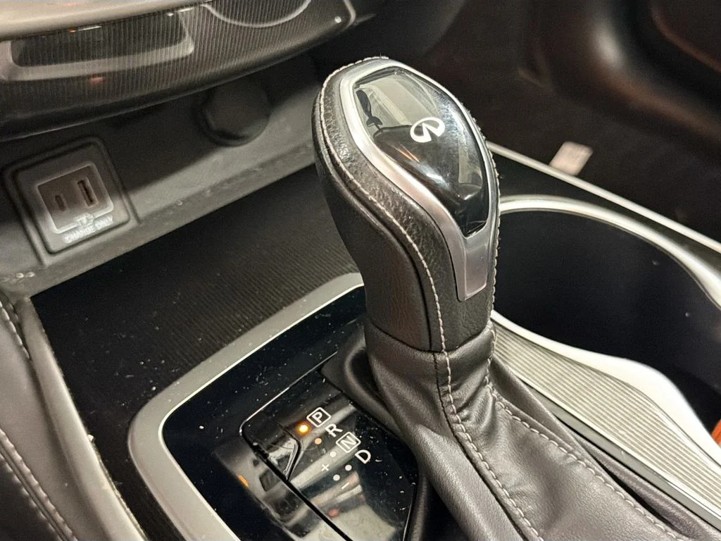 Used 2019 Liquid Platinum INFINITI LUXE image 18