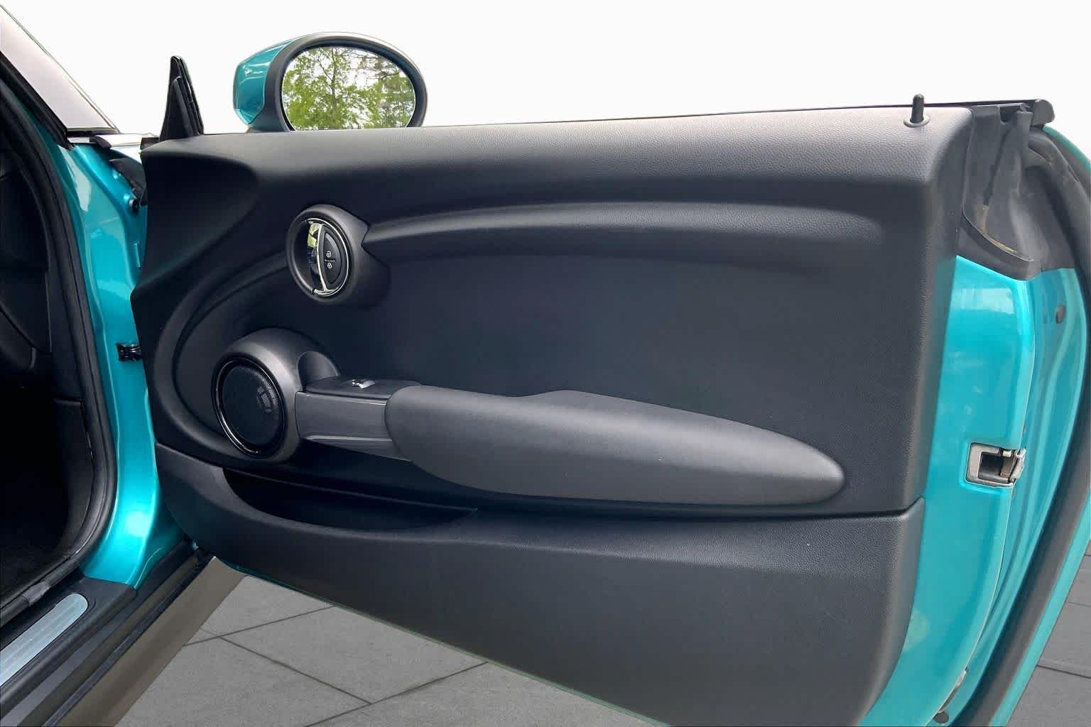 Used 2020 Caribbean Aqua Metallic MINI Cooper image 22
