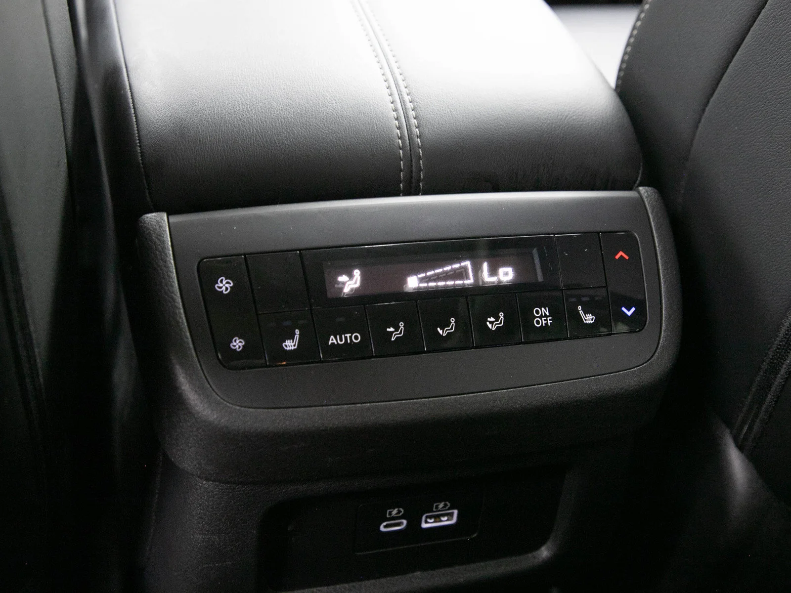 Used 2023 Pearl White Tricoat Nissan SL image 17